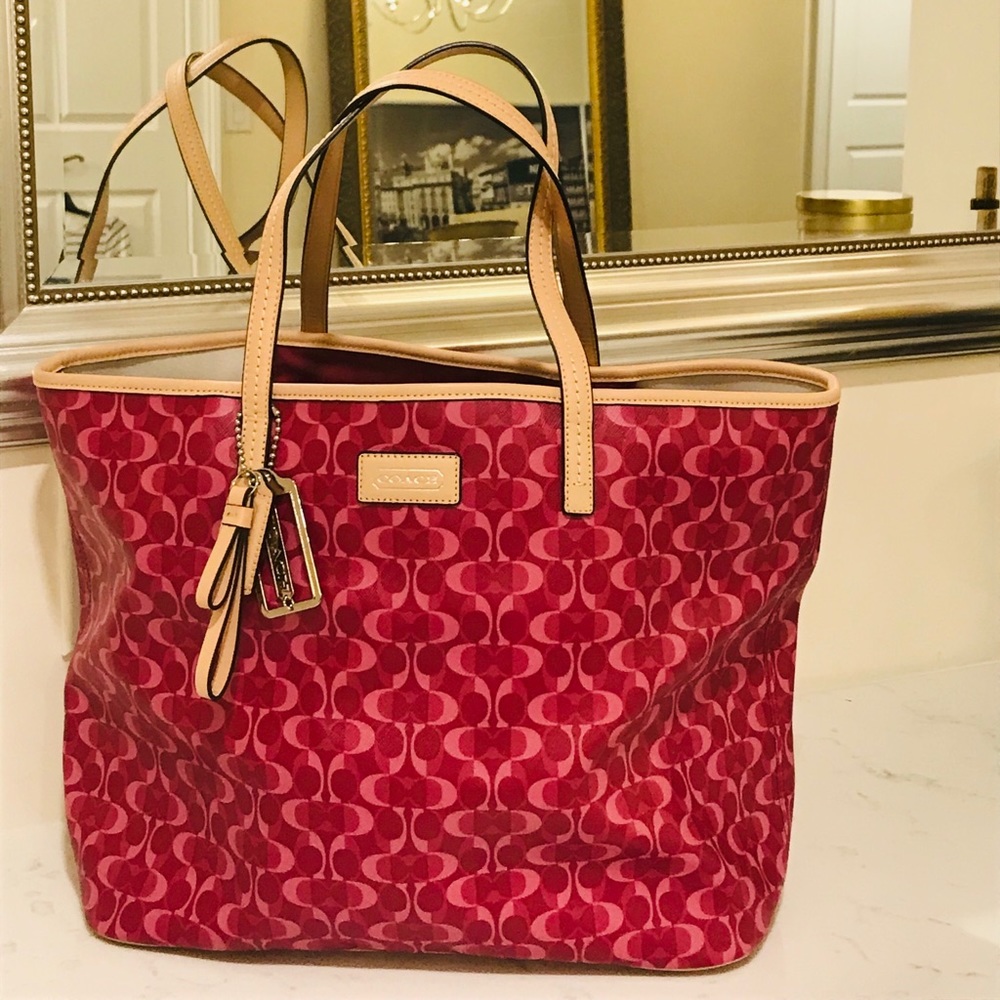 Gorgeous pink and light pink coach tote bag.